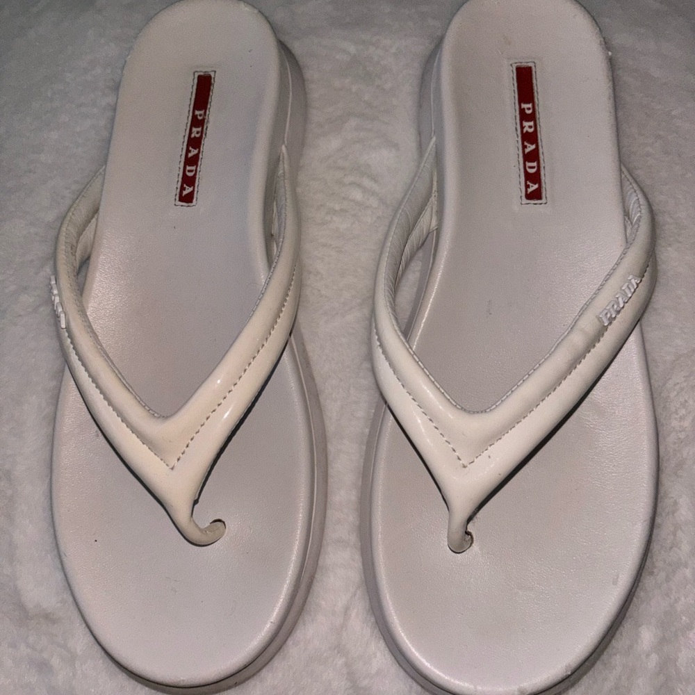 Authentic Prada Thong Sandals 🩴 size 37.5